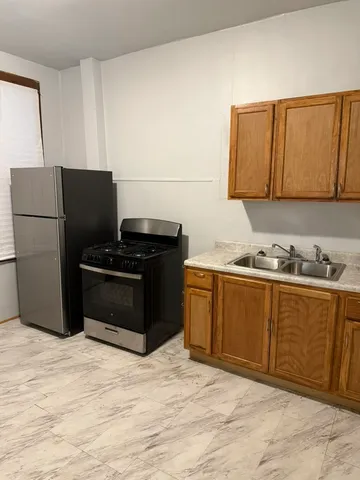 $1,250 | 4042 West Cermak Road, Unit 1, Chicago, IL 60623