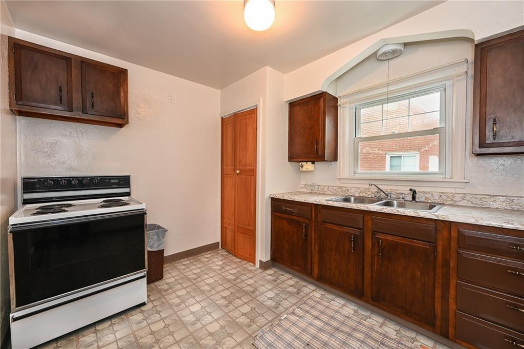 1129 Broughton Road Pittsburgh, PA 15236 - Photo 3 of 25 Gallery Image 3