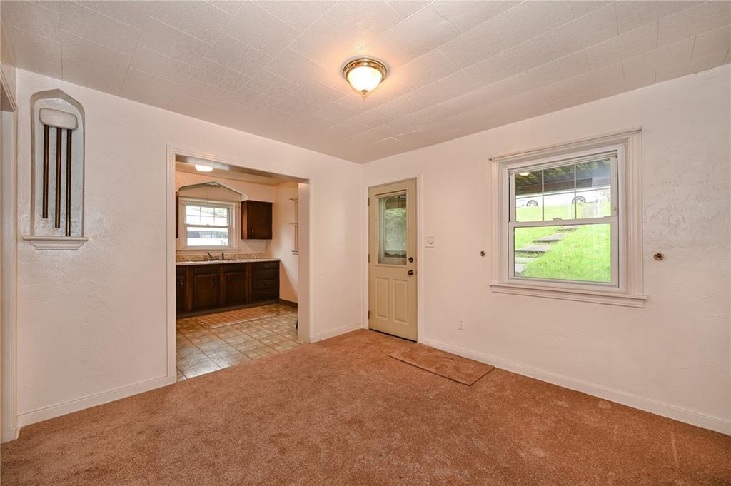 1129 Broughton Road Pittsburgh, PA 15236 - Photo 5 of 25 Gallery Image 5