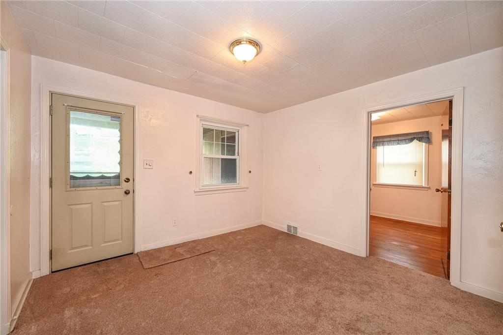 1129 Broughton Road Pittsburgh, PA 15236 - Photo 6 of 25 Gallery Image 6
