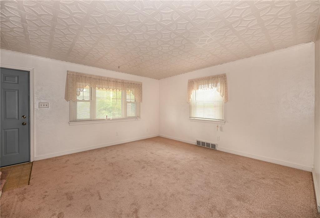1129 Broughton Road Pittsburgh, PA 15236 - Photo 8 of 25 Gallery Image 8