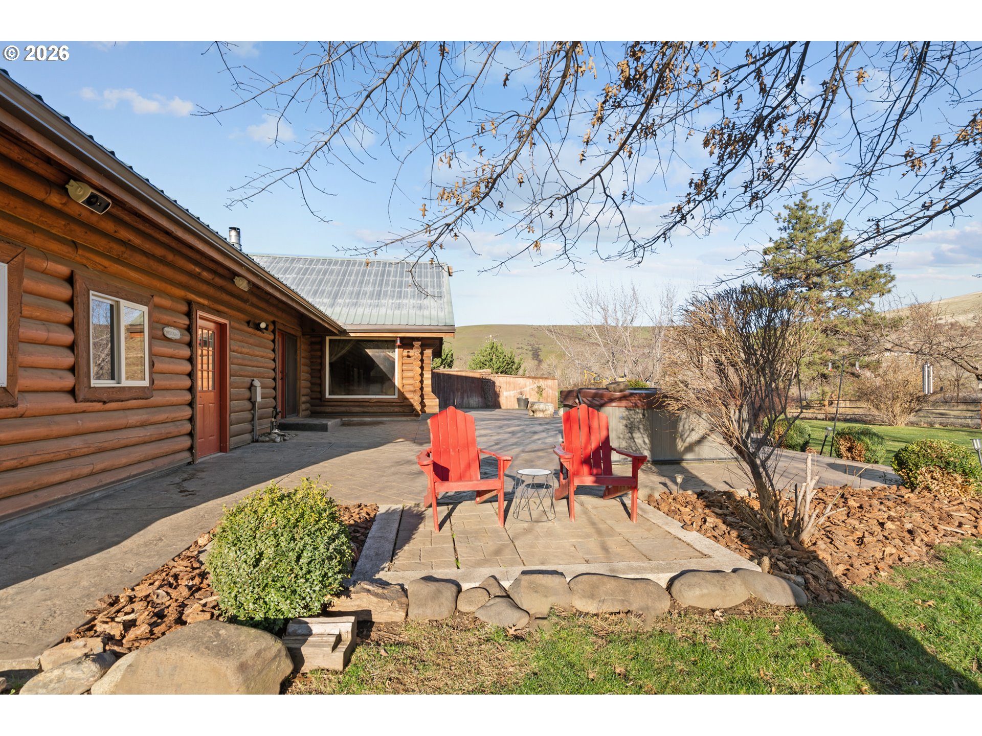 74091 Thornhollow Road Adams, OR 97810 - Photo 37 of 48 a balcony with table and chairs