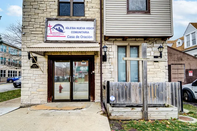 a view of a entrance of the building