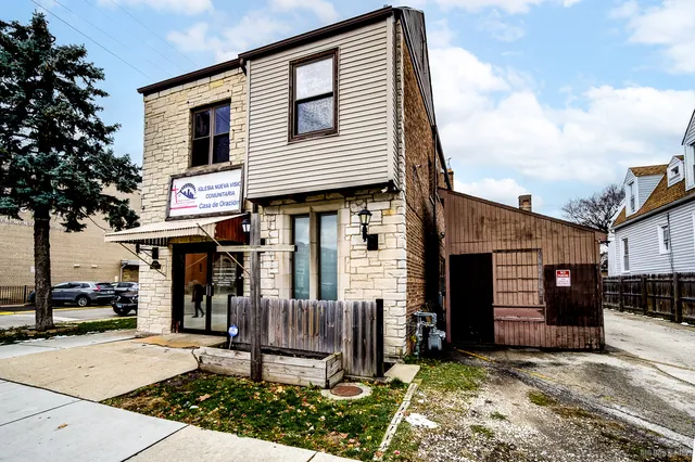 a view of a house with street next to a road