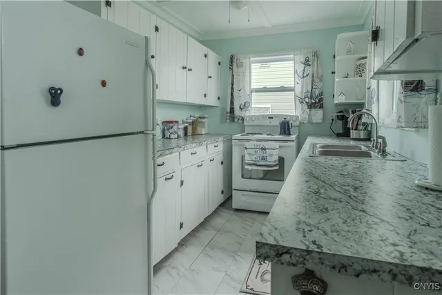 $325,000 | 18121 Howes Shore Road, Hounsfield, NY 13685