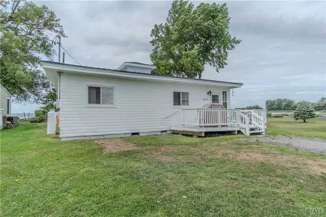 $325,000 | 18121 Howes Shore Road, Hounsfield, NY 13685