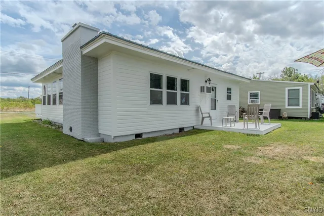 $325,000 | 18121 Howes Shore Road, Hounsfield, NY 13685