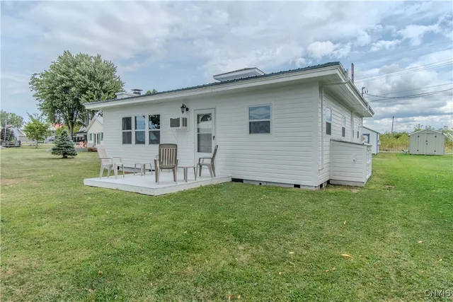 $325,000 | 18121 Howes Shore Road, Hounsfield, NY 13685