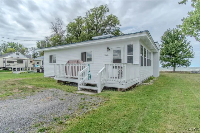$325,000 | 18121 Howes Shore Road, Hounsfield, NY 13685
