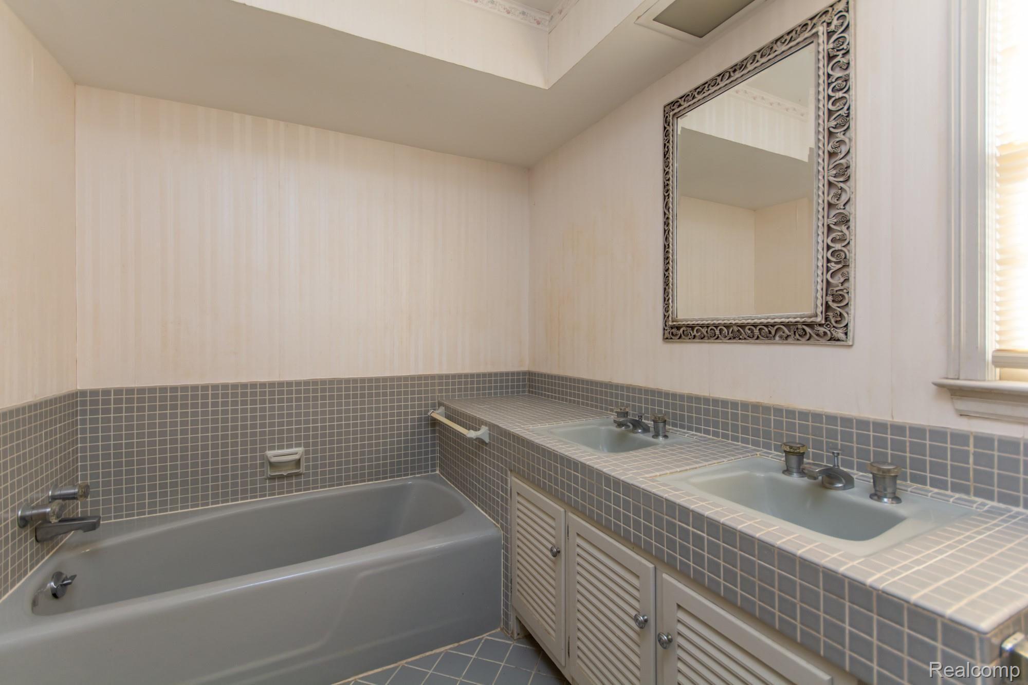 1687 Quarton Road Birmingham, MI 48009 - Photo 34 of 40 DSC_6990.jpg