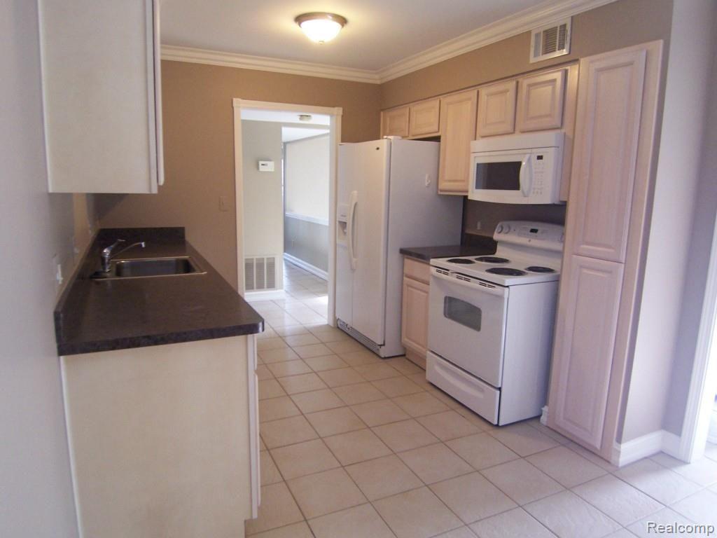 519 University Drive, Unit 1407 Rochester, MI 48307 - Photo 3 of 14