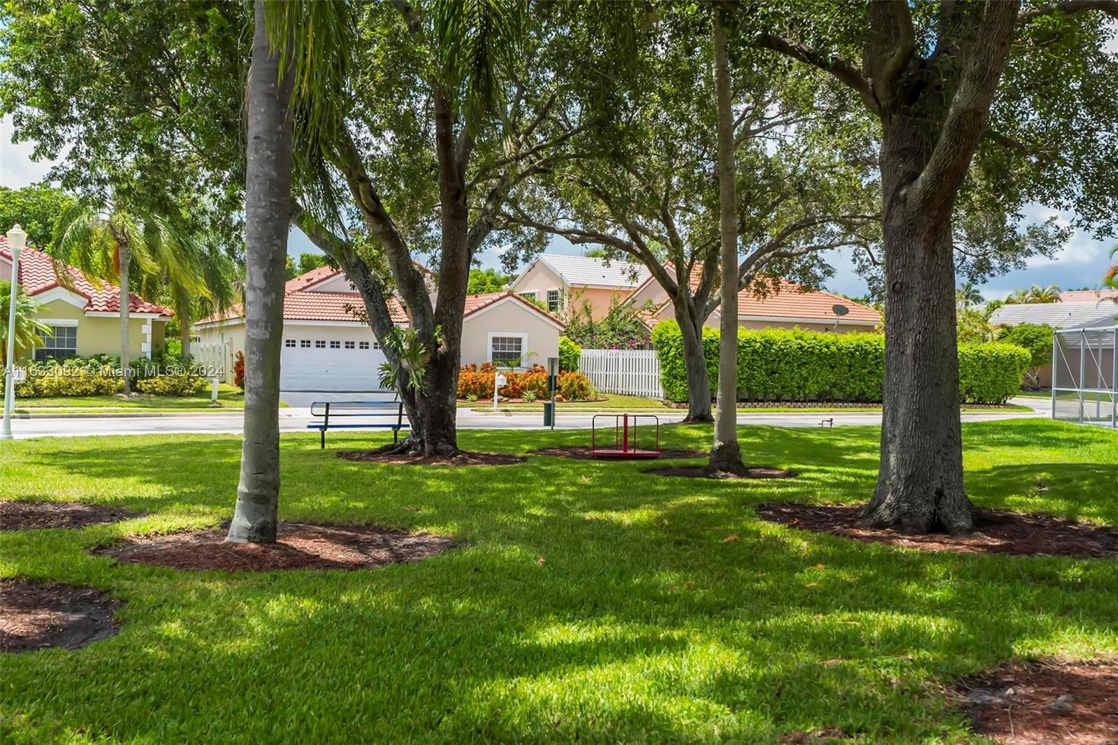 303 Bridgeton Road Weston, FL 33326 - Photo 38 of 49 Gallery Image 38