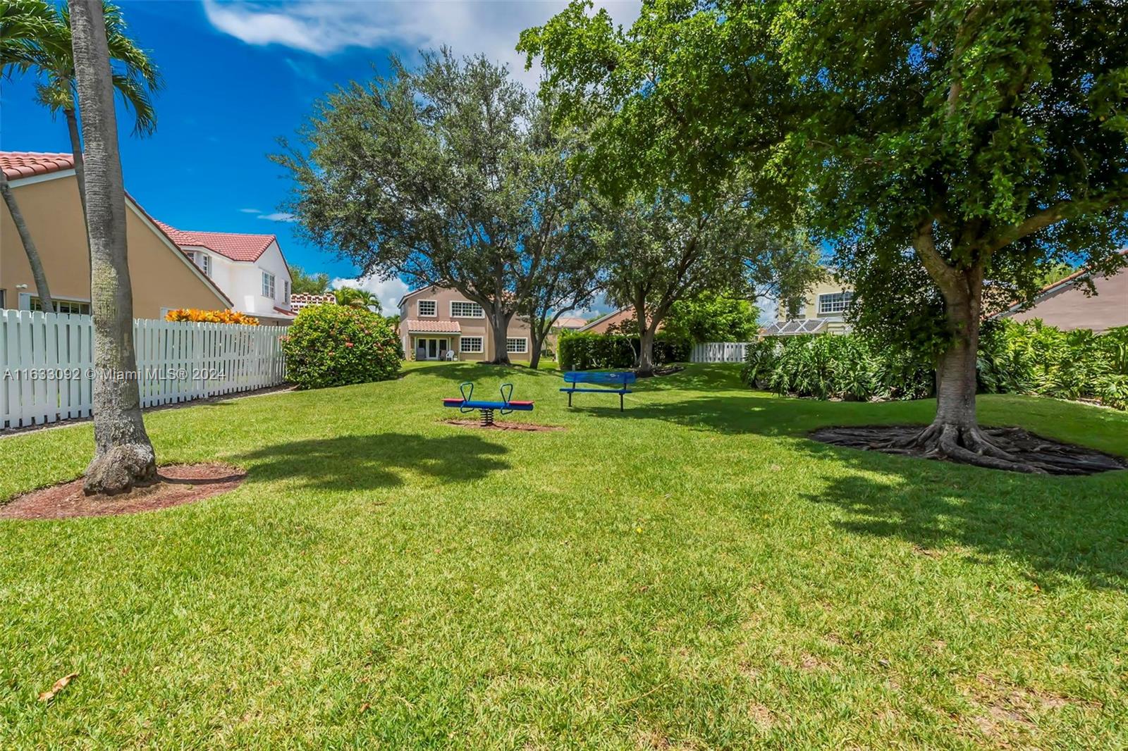 303 Bridgeton Road Weston, FL 33326 - Photo 39 of 49 Gallery Image 39