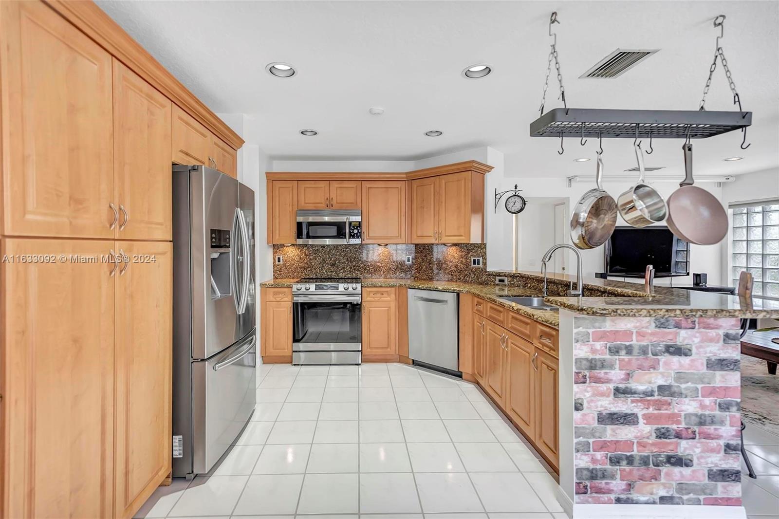 303 Bridgeton Road Weston, FL 33326 - Photo 10 of 49 Gallery Image 10