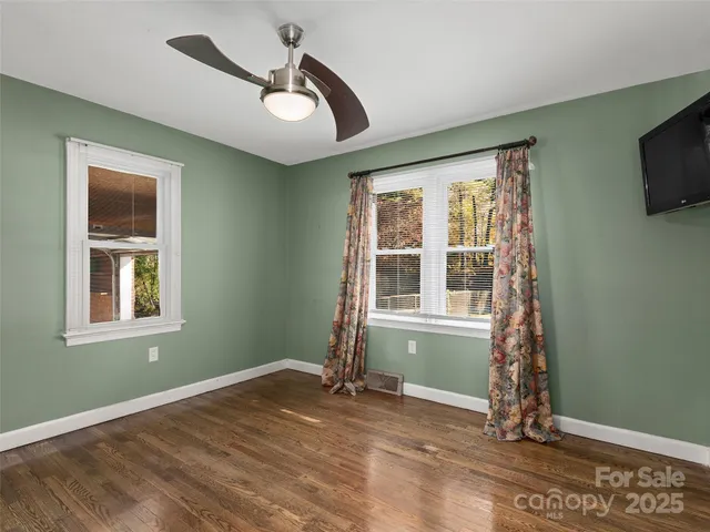 a view of empty room with window