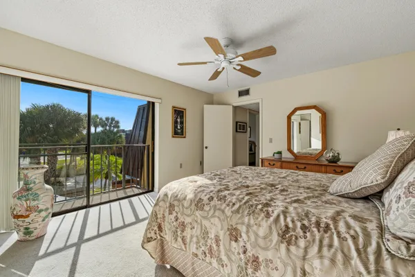 $260,000 | 5720 Southeast Windsong Lane, Unit 326, Stuart, FL 34997