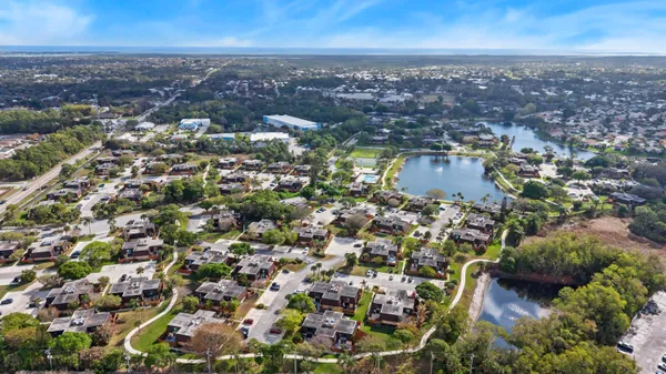 $260,000 | 5720 Southeast Windsong Lane, Unit 326, Stuart, FL 34997