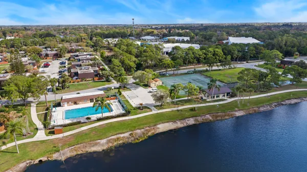 $260,000 | 5720 Southeast Windsong Lane, Unit 326, Stuart, FL 34997