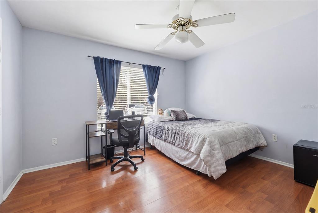 4000 Unit, Unit 3108 Gainesville, FL 32608 - Photo 16 of 20 a bedroom with a bed a table and chair