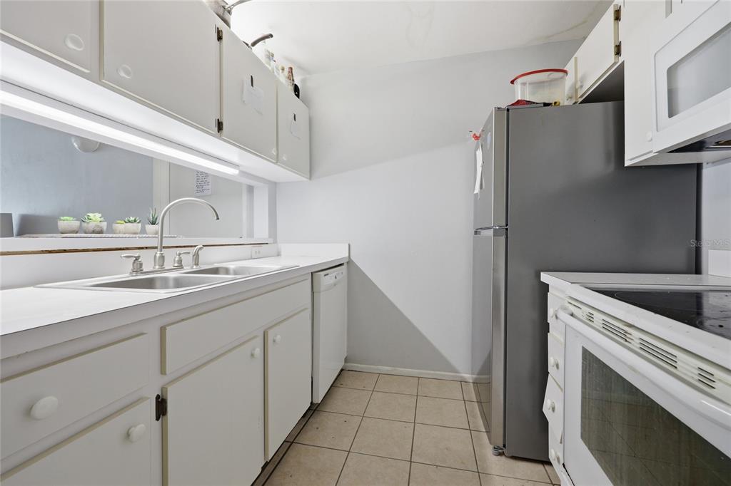 4000 Unit, Unit 3108 Gainesville, FL 32608 - Photo 7 of 20 a kitchen with a sink and a refrigerator