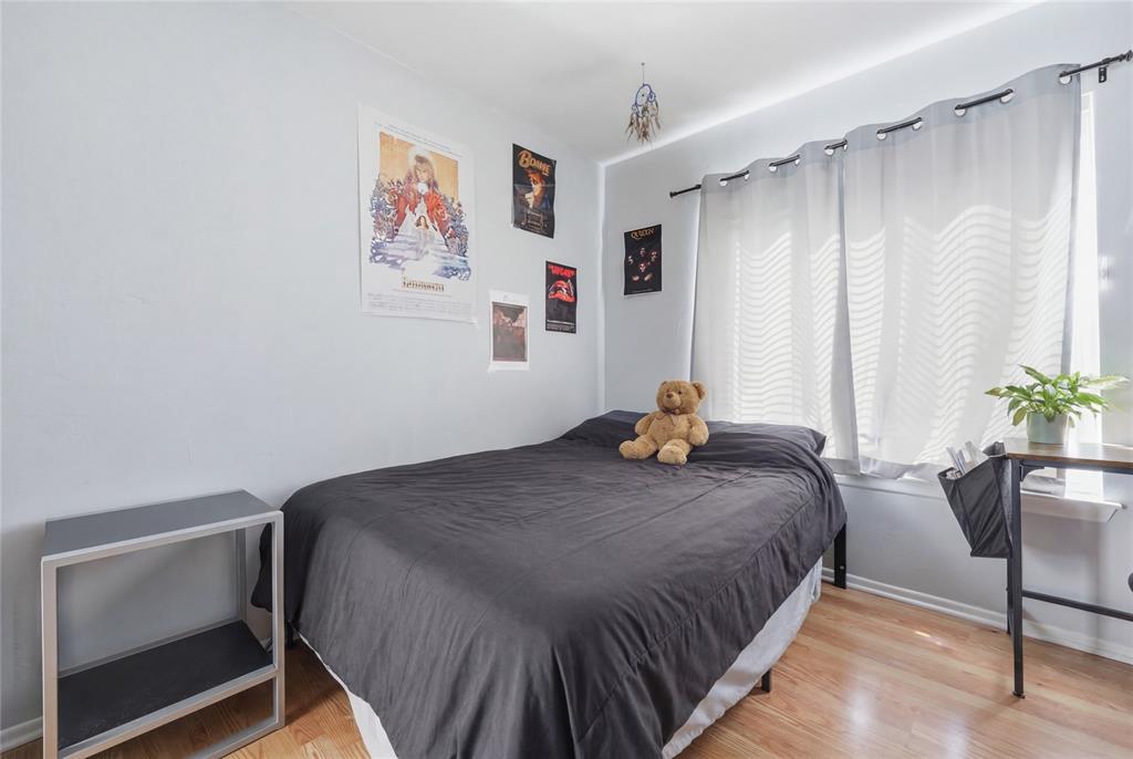 4000 Unit, Unit 3108 Gainesville, FL 32608 - Photo 10 of 20 a bedroom with a bed and a potted plant on the dresser