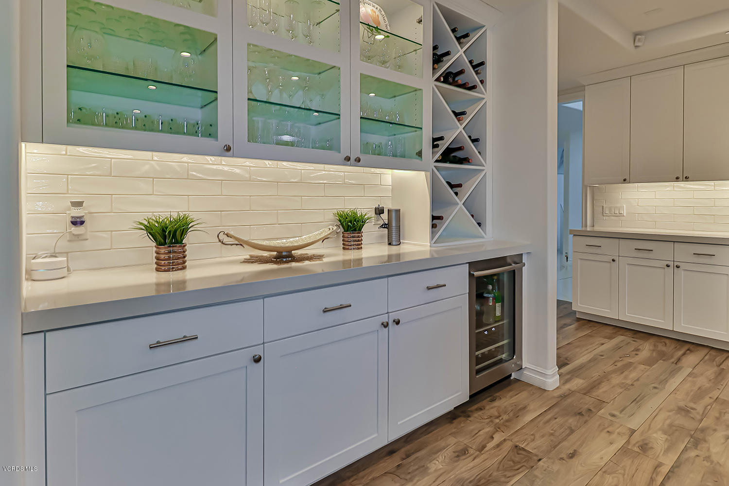 22457 North Summit Ridge Circle Chatsworth, CA 91311 - Photo 19 of 63 a kitchen with a sink and cabinets