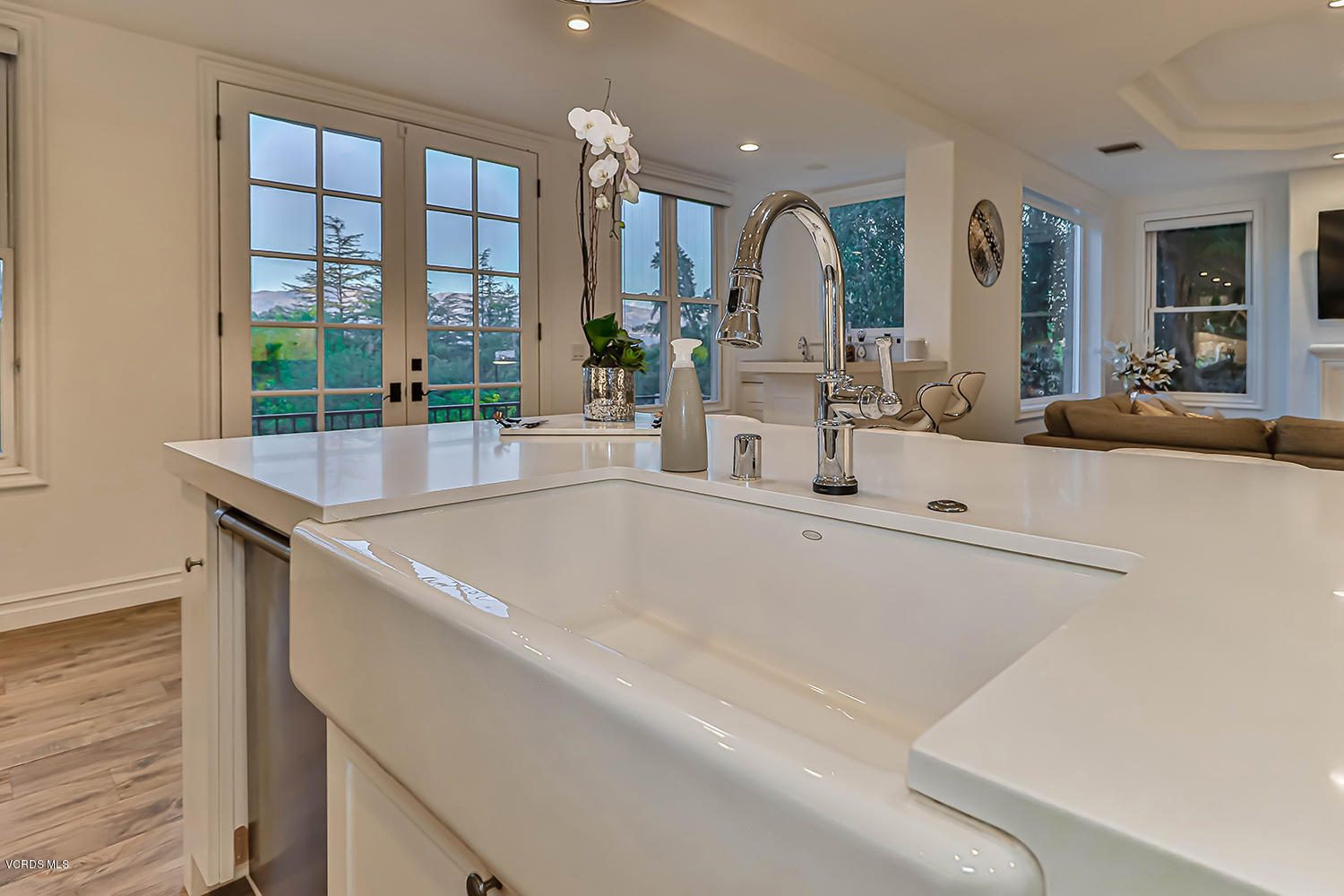 22457 North Summit Ridge Circle Chatsworth, CA 91311 - Photo 20 of 63 a view of living room with furniture and large windows