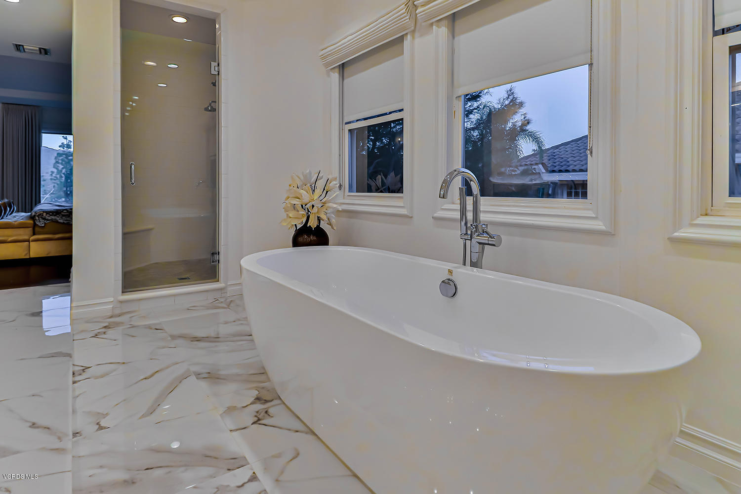 22457 North Summit Ridge Circle Chatsworth, CA 91311 - Photo 40 of 63 a bathroom with a tub and sink