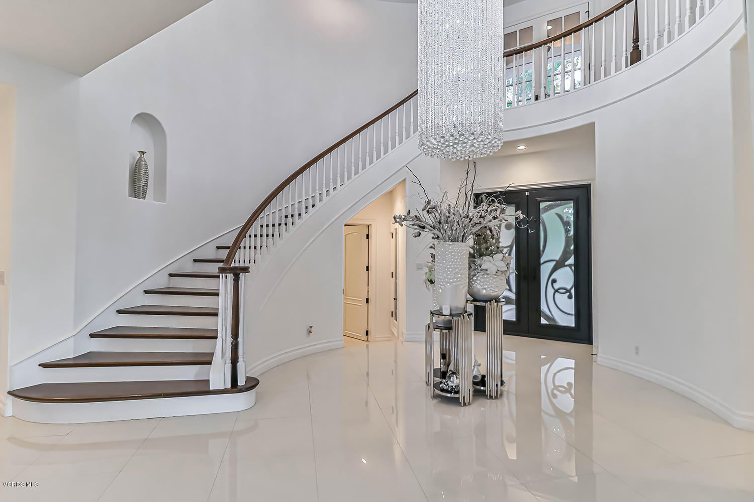 22457 North Summit Ridge Circle Chatsworth, CA 91311 - Photo 5 of 63 cEntry3