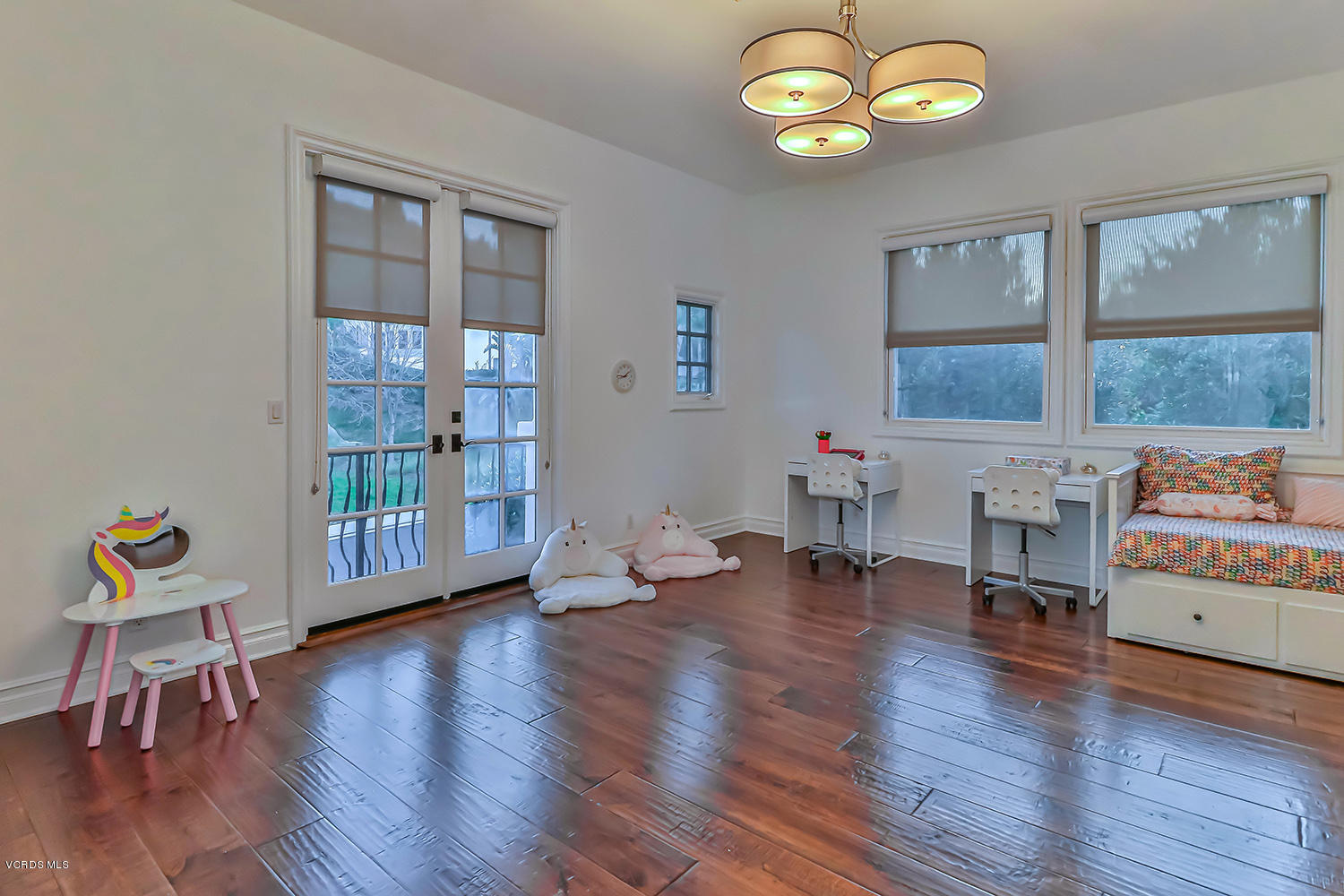 22457 North Summit Ridge Circle Chatsworth, CA 91311 - Photo 45 of 63 a living room with furniture and a table