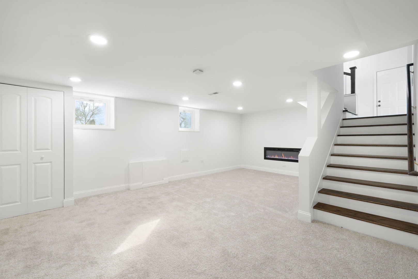 9048 Oneill Drive Burr Ridge, IL 60527 - Photo 18 of 32 an empty room with wooden floor