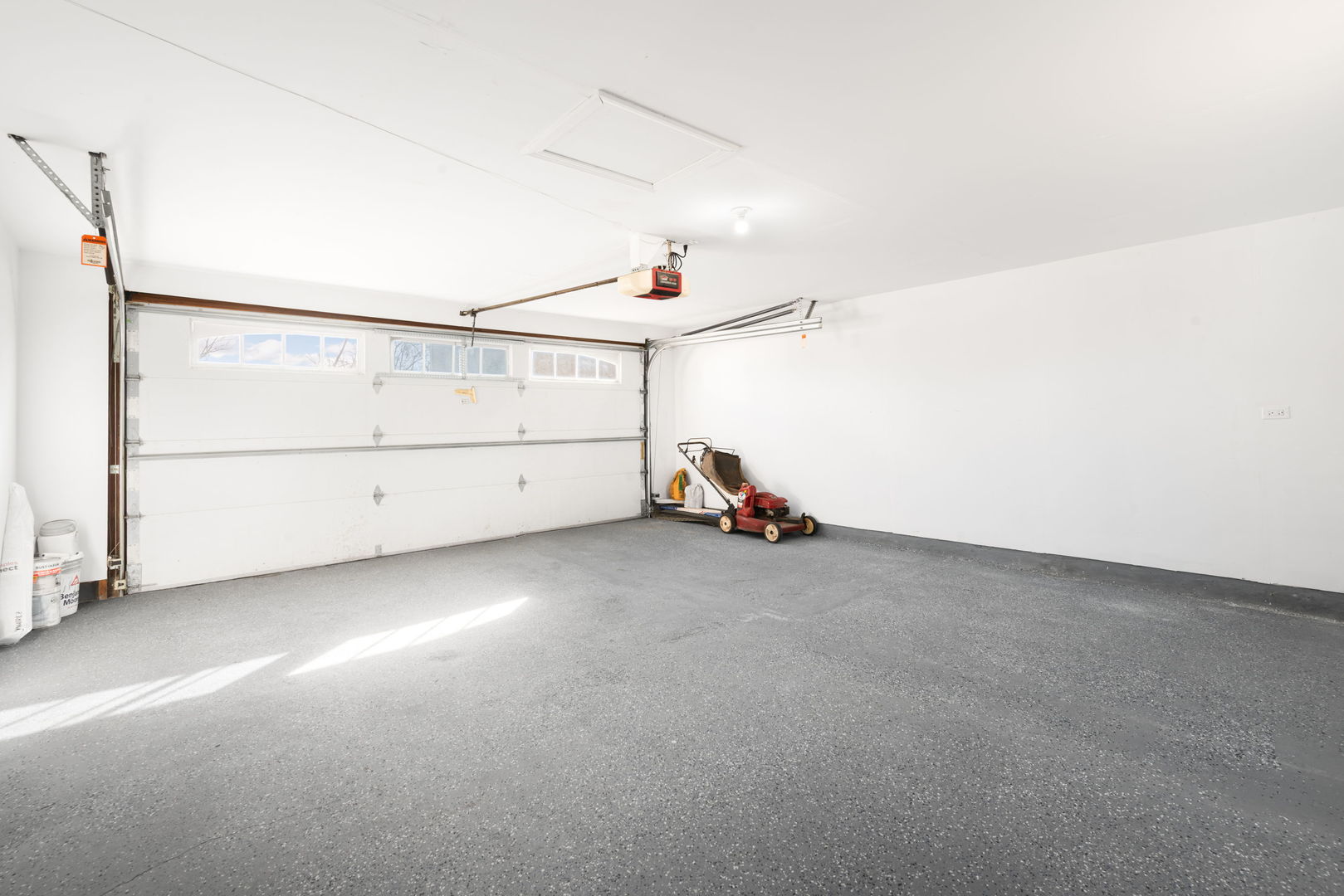 9048 Oneill Drive Burr Ridge, IL 60527 - Photo 26 of 32 a view of a garage