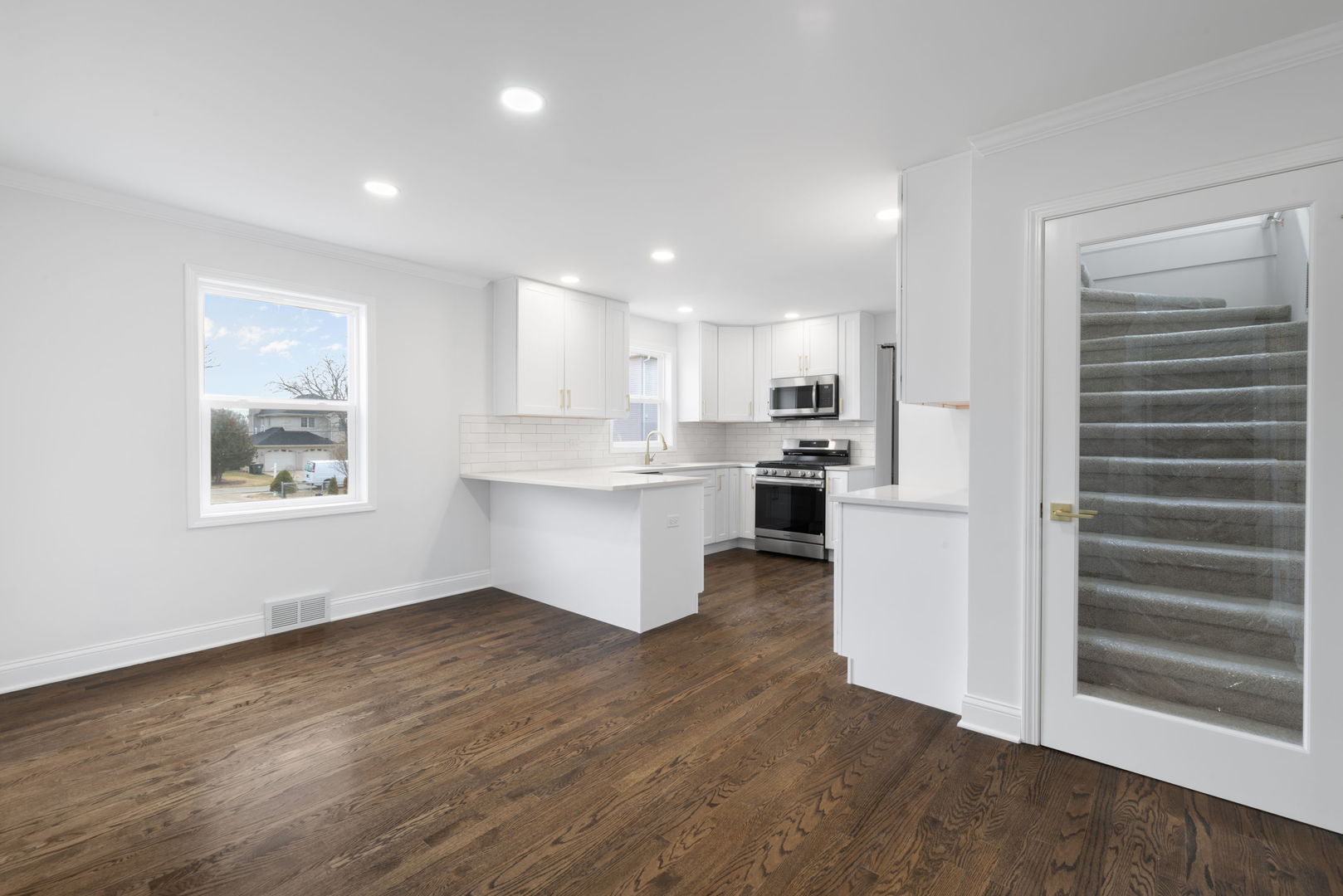 9048 Oneill Drive Burr Ridge, IL 60527 - Photo 8 of 32 a view of kitchen with wooden floor and electronic appliances