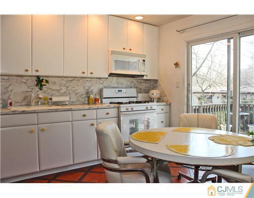 7 Peake Road Edison, NJ 08837 - Photo 3 of 16 Gallery Image 3