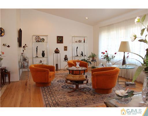 7 Peake Road Edison, NJ 08837 - Photo 4 of 16 Gallery Image 4
