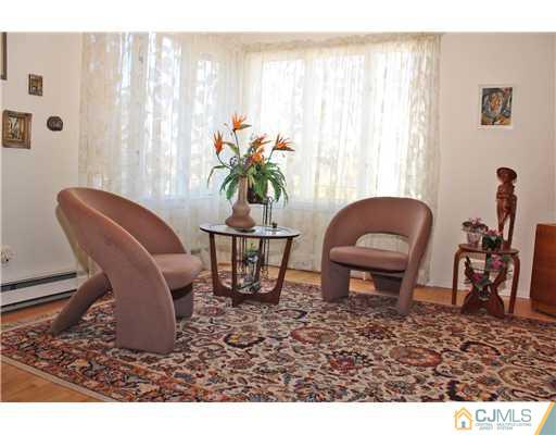 7 Peake Road Edison, NJ 08837 - Photo 5 of 16 Gallery Image 5