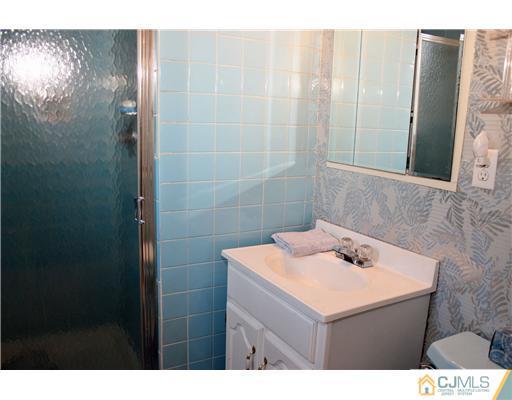 7 Peake Road Edison, NJ 08837 - Photo 6 of 16 Gallery Image 6