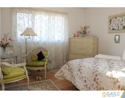 7 Peake Road Edison, NJ 08837 - Photo 9 of 16 Gallery Image 9