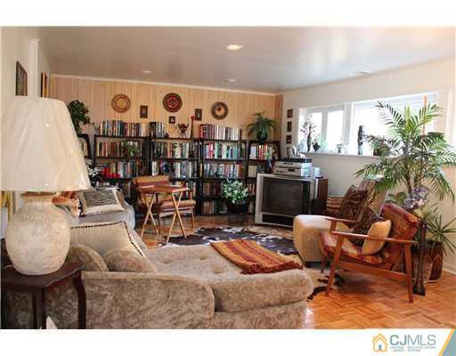7 Peake Road Edison, NJ 08837 - Photo 10 of 16 Gallery Image 10