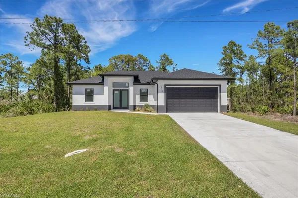 $2,000 | 3315 Sunshine Boulevard North, Lehigh Acres, FL 33971
