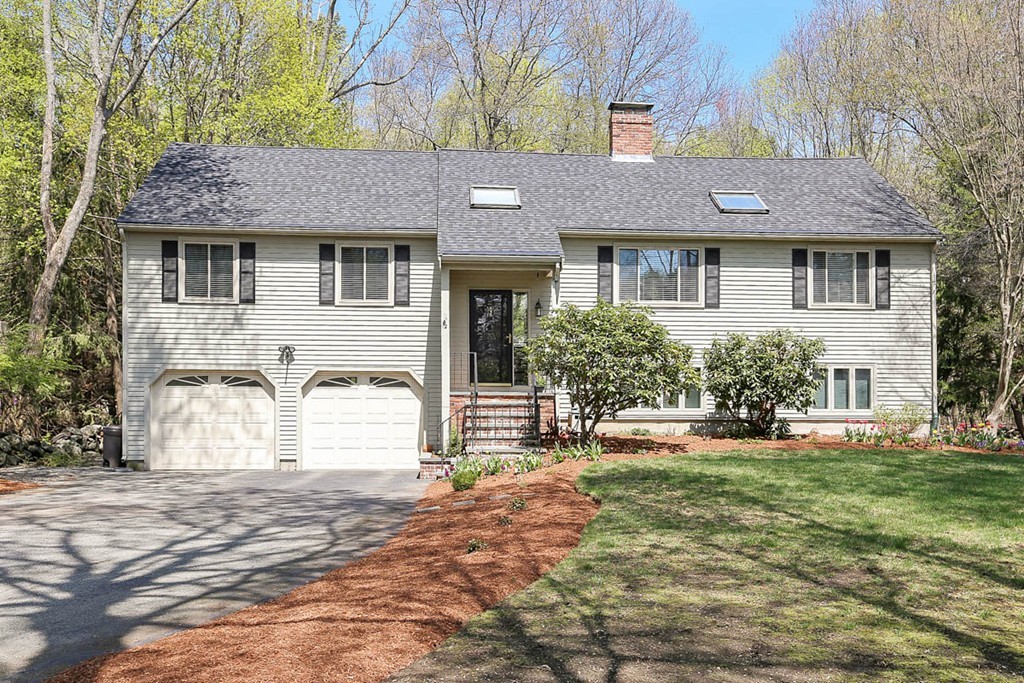 12 Howlett Street Topsfield, MA 01983 - Photo 1 of 26 Gallery Image 1