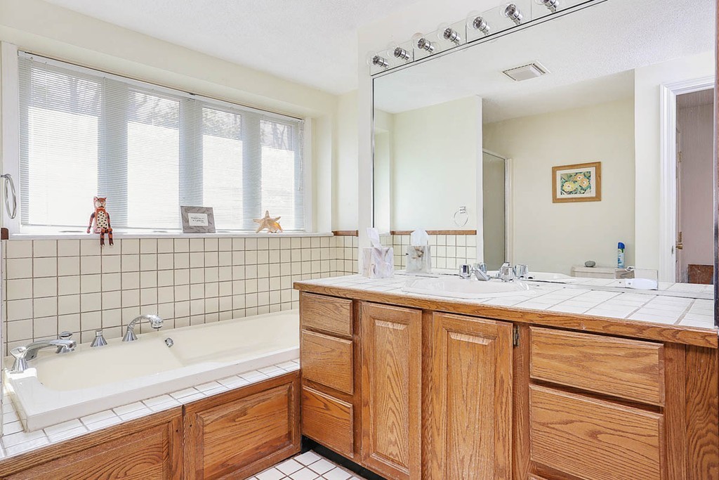 12 Howlett Street Topsfield, MA 01983 - Photo 20 of 26 Gallery Image 20