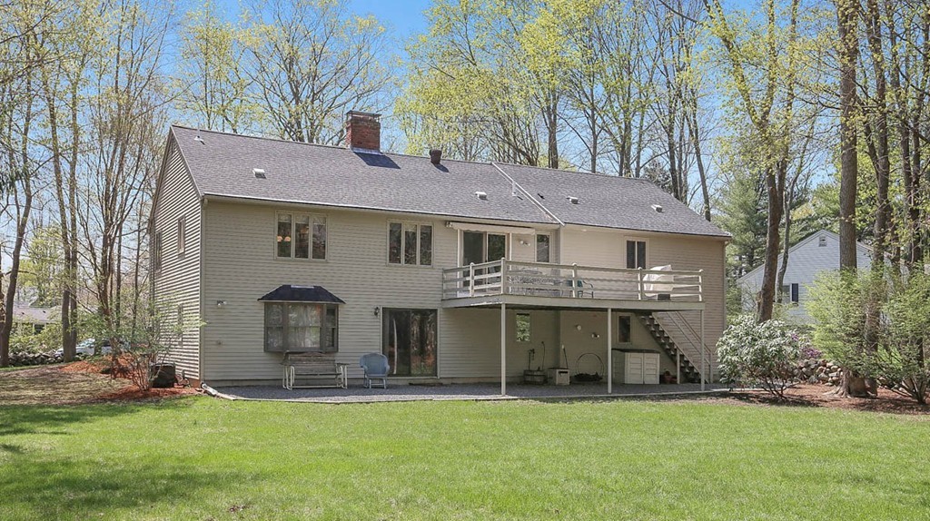 12 Howlett Street Topsfield, MA 01983 - Photo 2 of 26 Gallery Image 2