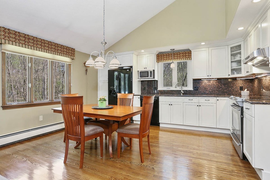 12 Howlett Street Topsfield, MA 01983 - Photo 3 of 26 Gallery Image 3