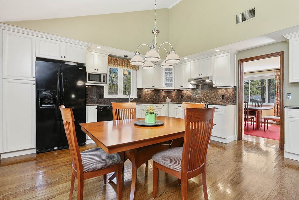12 Howlett Street Topsfield, MA 01983 - Photo 4 of 26 Gallery Image 4