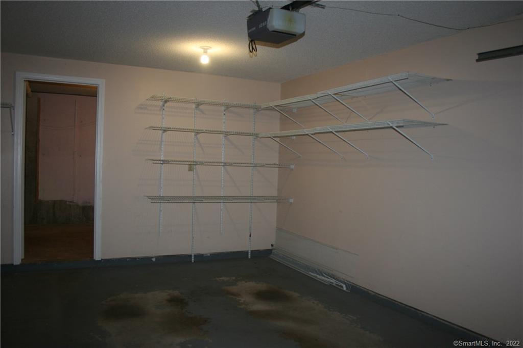 92 Commodore Cmns, Unit 92 Derby, CT 06418 - Photo 19 of 21 an empty room with closet