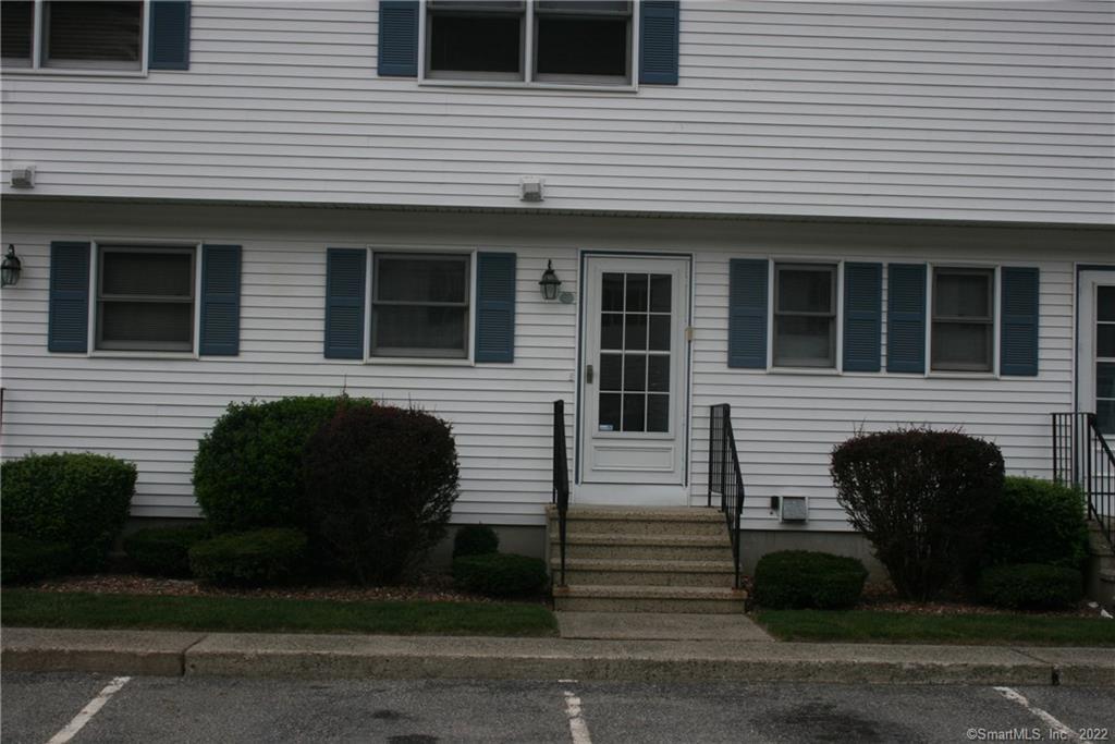 92 Commodore Cmns, Unit 92 Derby, CT 06418 - Photo 2 of 21 a front view of a house