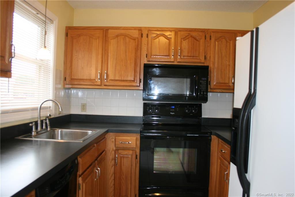 92 Commodore Cmns, Unit 92 Derby, CT 06418 - Photo 4 of 21 a kitchen with a sink and cabinets