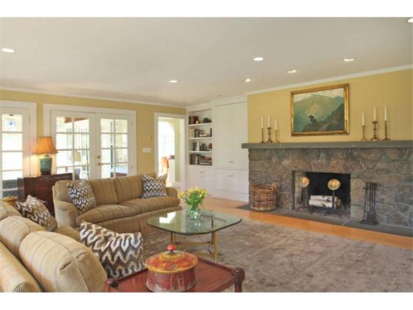34 Old England Road Newton, MA 02467 - Photo 3 of 16 Gallery Image 3