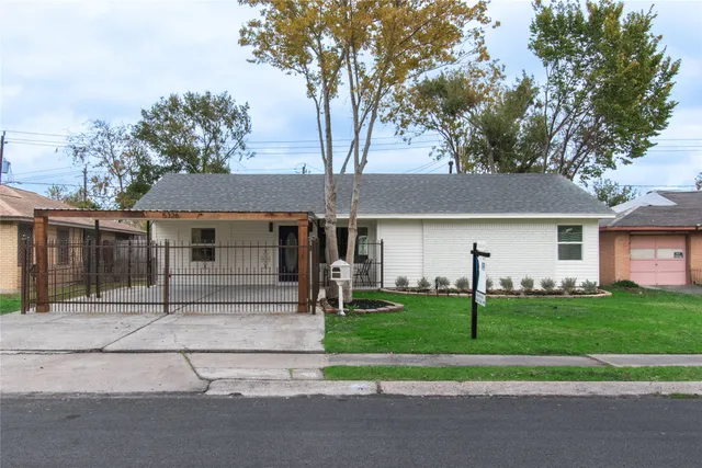 $448,000 | 5326 De Lange Lane, Houston, TX 77092